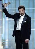 Robert Downey Jr mejor actor de comedia o musical por "Sherlock Holmes". El actor en tono de broma, dio un discurso de "desagradecimiento"